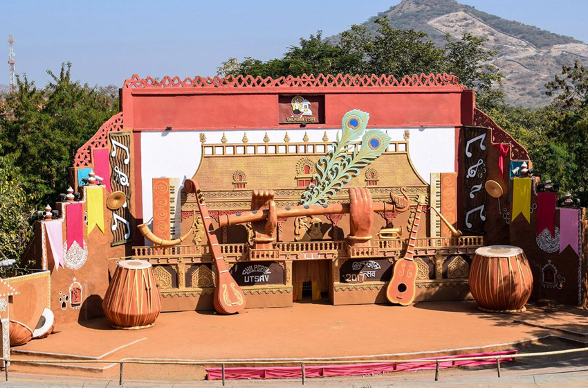 Village Walk + Craft Demo in Shilpgram – Discover Rajasthan’s Rural Arts