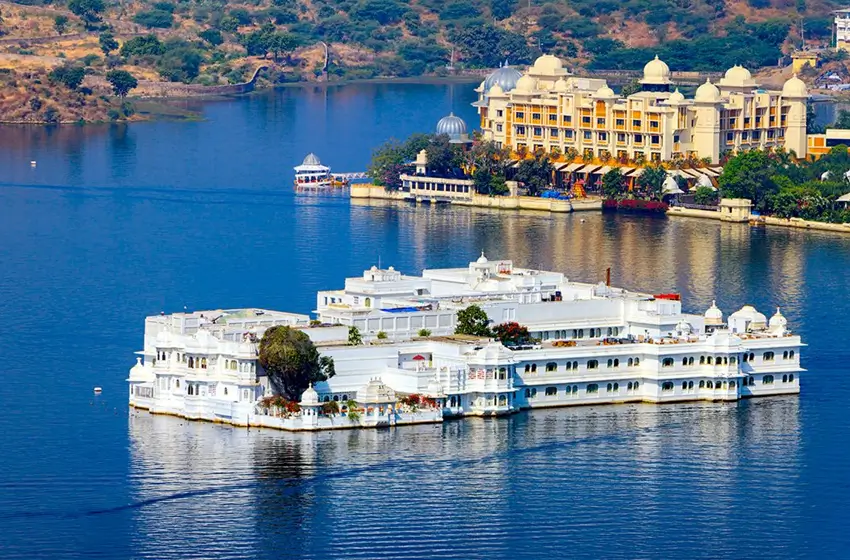 Ranakpur - Udaipur – Lakes, Palace & Sundown Splendor